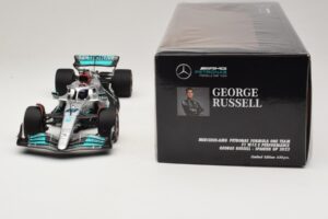 Mercedes AMG Petronas W13 E Performance #63 G. Russell Spanish GP 2022 Minichamps 1:18 110220063 Kov – obrázok 7 z 7