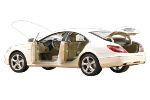 Mercedes CLS C218 Kupé Brilliant White Metallic Norev 1:18 183943 Kov – obrázok 2 z 3