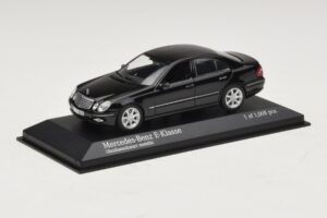 Mercedes E-Class W211 Čierna Metalíza Minichamps 1:43 400036001 Kov – obrázok 2 z 4
