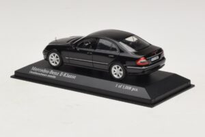 Mercedes E-Class W211 Čierna Metalíza Minichamps 1:43 400036001 Kov – obrázok 3 z 4