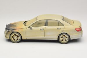 Mercedes E-Class W212 Spálený Dubaj Umelecké Auto Minichamps 1:18 MB008 Kov – obrázok 3 z 6