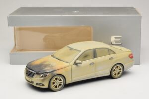 Mercedes E-Class W212 Spálený Dubaj Umelecké Auto Minichamps 1:18 MB008 Kov – obrázok 6 z 6