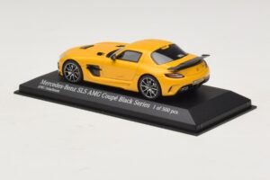 Mercedes SLS AMG C197 Black Series Zlatá Minichamps 1:43 437033022 Kov – obrázok 3 z 4