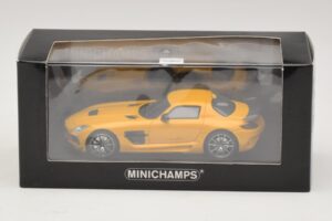 Mercedes SLS AMG C197 Black Series Zlatá Minichamps 1:43 437033022 Kov – obrázok 4 z 4