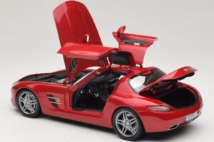 Mercedes SLS AMG C197 Červená Metalíza Minichamps 1:18 100039020 Kov – obrázok 5 z 8