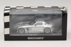 Mercedes SLS AMG GT3 Strieborná Minichamps 1:43 410113202 Kov – obrázok 4 z 4