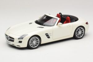 Mercedes SLS AMG Roadster Mystic White II Minichamps 1:18 B66960079 Kov