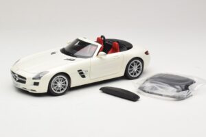 Mercedes SLS AMG Roadster Mystic White II Minichamps 1:18 B66960079 Kov – obrázok 2 z 9