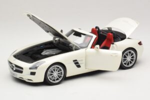 Mercedes SLS AMG Roadster Mystic White II Minichamps 1:18 B66960079 Kov – obrázok 3 z 9
