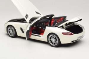 Mercedes SLS AMG Roadster Mystic White II Minichamps 1:18 B66960079 Kov – obrázok 6 z 9