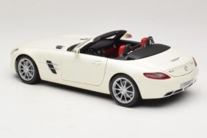 Mercedes SLS AMG Roadster Mystic White II Minichamps 1:18 B66960079 Kov – obrázok 7 z 9