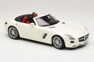 Mercedes SLS AMG Roadster Mystic White II Minichamps 1:18 B66960079 Kov – obrázok 8 z 9