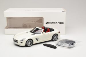 Mercedes SLS AMG Roadster Mystic White II Minichamps 1:18 B66960079 Kov – obrázok 9 z 9