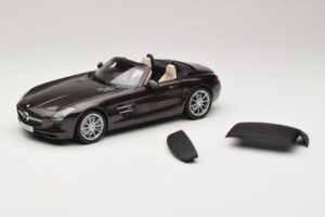Mercedes SLS AMG Sepang Brown Minichamps 1:18 B66960080 Kov – obrázok 3 z 9