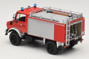 Mercedes Unimog 1300 L TLF 8/18 FF Oberammergau Minichamps 1:43 439033071 Kov – obrázok 5 z 6