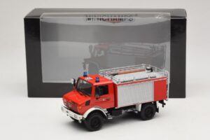 Mercedes Unimog 1300 L TLF 8/18 FF Oberammergau Minichamps 1:43 439033071 Kov – obrázok 6 z 6