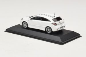 Opel Astra H OPC Nurburgring Edition Biely Minichamps 1:43 ASTRA005 Kov – obrázok 3 z 4