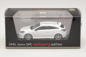 Opel Astra H OPC Nurburgring Edition Biely Minichamps 1:43 ASTRA005 Kov – obrázok 4 z 4