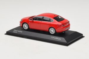 Opel Astra J Červený Minichamps 1:43 410042001 Kov – obrázok 3 z 4