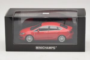 Opel Astra J Červený Minichamps 1:43 410042001 Kov – obrázok 4 z 4