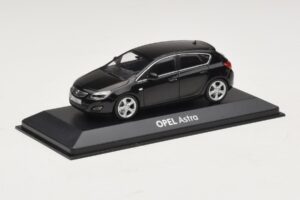 Opel Astra J Čierny Minichamps 1:43 ASTRA006 Kov – obrázok 2 z 4