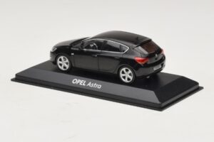 Opel Astra J Čierny Minichamps 1:43 ASTRA006 Kov – obrázok 3 z 4