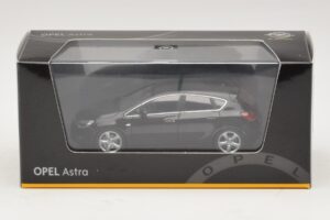 Opel Astra J Čierny Minichamps 1:43 ASTRA006 Kov – obrázok 4 z 4