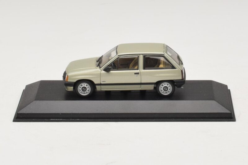 Opel Corsa A Svetlo Zelený Metalický Minichamps 1:43 CORSA001 Kov