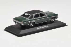 Opel Diplomat B Tmavo Zelený Maxichamps 1:43 940046070 Kov – obrázok 2 z 4