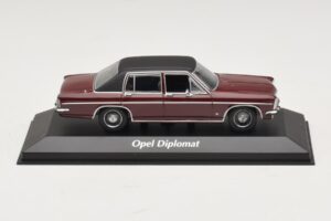 Opel Diplomat B Tmavo Červený Maxichamps 1:43 940046071 Kov