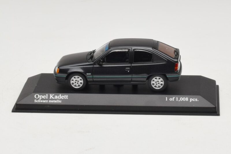 Opel Kadett E Black Metallic Minichamps 1:43 Opel Kadett E Black Metallic Minichamps 1:43 400045901 Kov