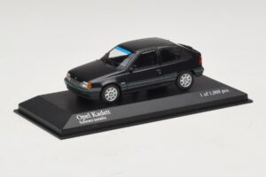 Opel Kadett E Black Metallic Minichamps 1:43 400045901 Kov – obrázok 2 z 4