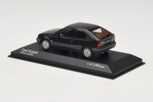Opel Kadett E Black Metallic Minichamps 1:43 400045901 Kov – obrázok 3 z 4