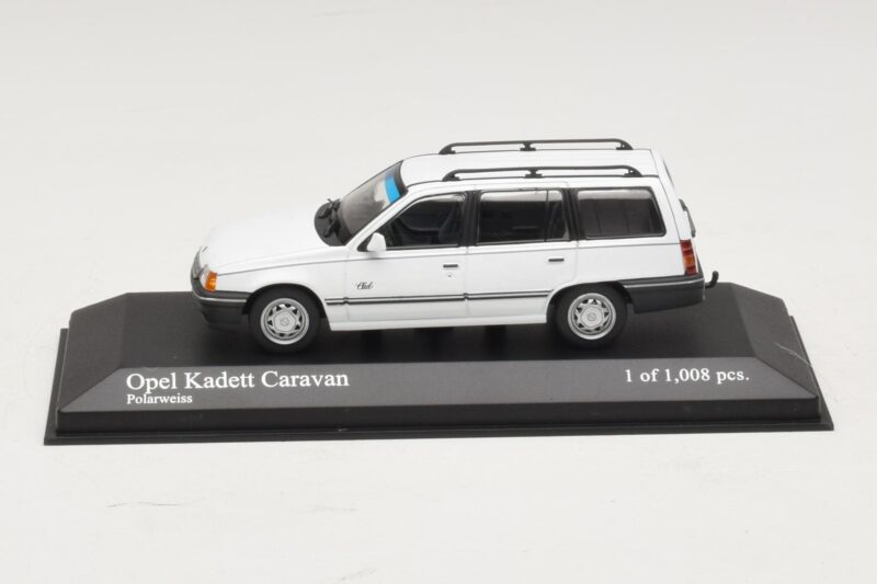 Opel Kadett E Caravan Biely Minichamps 1:43 400045911 Kov