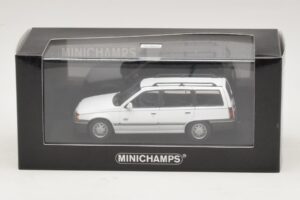 Opel Kadett E Caravan Biely Minichamps 1:43 400045911 Kov – obrázok 4 z 4