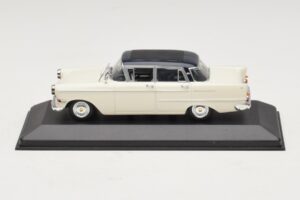 Opel Kapitan A Biely Minichamps 1:43 400048000 Kov
