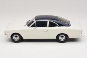 Opel Rekord C Kupé Biela Modrá Minichamps 1:18 107047021 Živica – obrázok 3 z 6