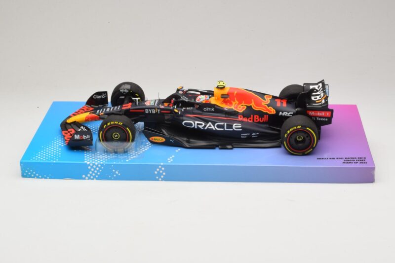 Oracle Red Bull Racing RB18 #11 S. Perez Miami GP 2022 Minichamps 1:18 113220511 Kov