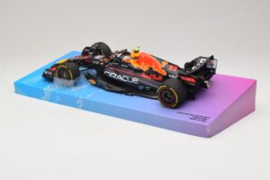 Oracle Red Bull Racing RB18 #11 S. Perez Miami GP 2022 Minichamps 1:18 113220511 Kov – obrázok 5 z 7