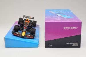 Oracle Red Bull Racing RB18 #11 S. Perez Miami GP 2022 Minichamps 1:18 113220511 Kov – obrázok 6 z 7