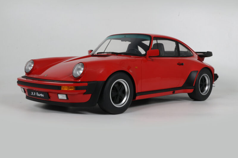 Porsche 911 930 Turbo 3.3 India Red GT Spirit 1:8 GTS802301 Živica