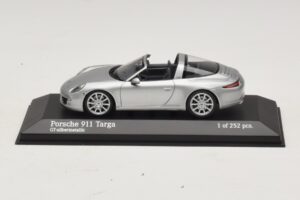 Porsche 911 991 Targa Strieborný Minichamps 1:43 410062442 Kov