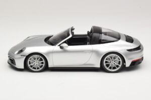 Porsche 911 992 Targa 4 GTS Strieborný Minichamps 1:18 WAP0211460RTRG Kov – obrázok 3 z 6