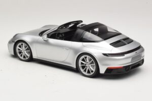 Porsche 911 992 Targa 4 GTS Strieborný Minichamps 1:18 WAP0211460RTRG Kov – obrázok 5 z 6