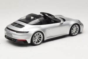 Porsche 911 992 Targa 4 GTS Strieborný Minichamps 1:18 WAP0211460RTRG Kov – obrázok 2 z 6