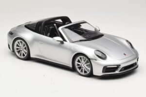 Porsche 911 992 Targa 4 GTS Strieborný Minichamps 1:18 WAP0211460RTRG Kov – obrázok 4 z 6