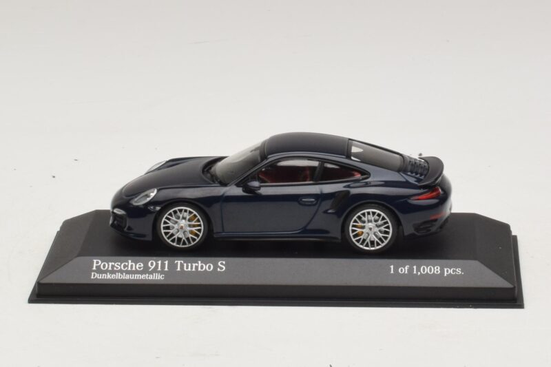 Porsche 911 996 Modrá Metalíza Minichamps 1:43 Porsche 911 996 Modrá Metalíza Minichamps 1:43 400061180 Kov