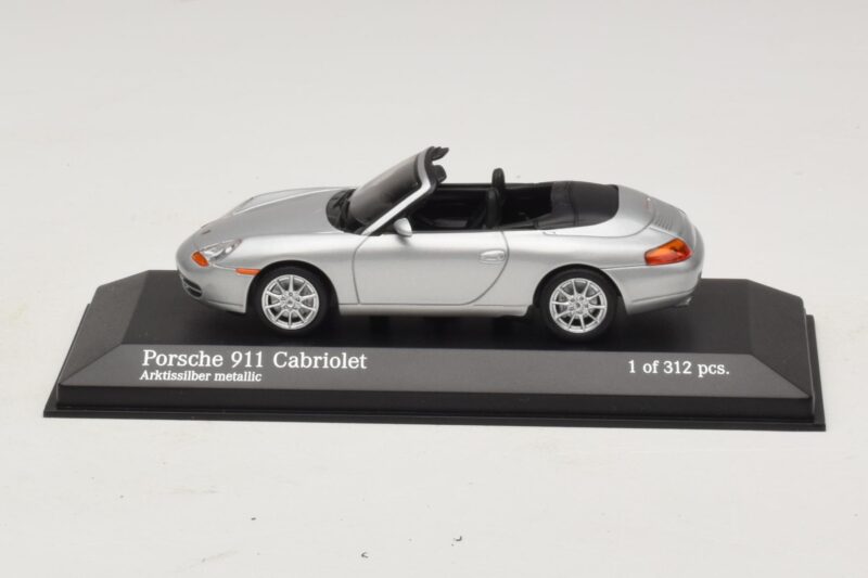 Porsche 911 996 Kabriolet Strieborná Metalíza Minichamps 1:43 400061091 Kov
