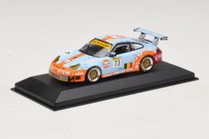 Porsche 911 996 GT3 RSR Gulf #73 Lefort / Lambert 1000km Spa 2005 Minichamps 1:43 400056473-P1 Kov – obrázok 2 z 4