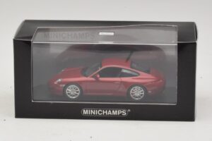 Porsche 911 997 Carrera 4S Red Metallic Minichamps 1:43 400066422 Kov – obrázok 4 z 4